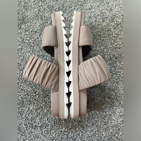 Sorel Women’s Roaming Two Strap Slide Sandals in Omega Taupe Size 6.5 - Picture 3 of 6